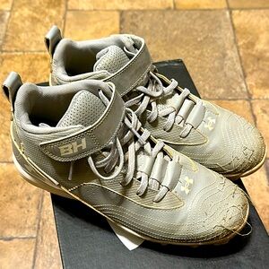 Under Armour Boys' Harper 7 Mid RM Jr. Baseball Cleats